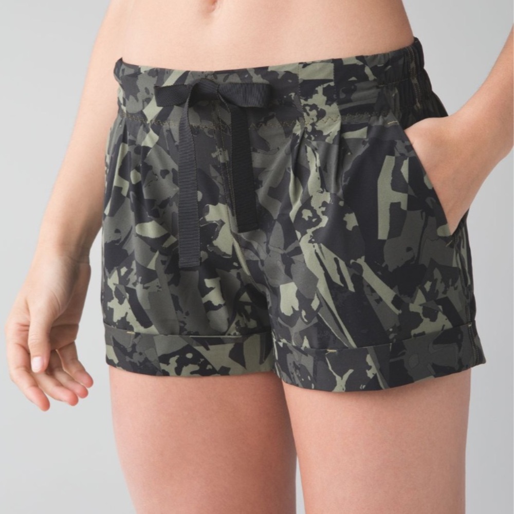 Lululemon Athletica Spring Break Away Short II